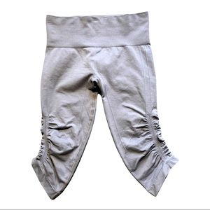 Lululemon in the Flow gray Cropped leggings size 6